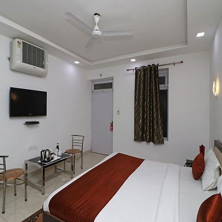Oyo 11526 Hotel Apollo Agra  Buitenkant foto
